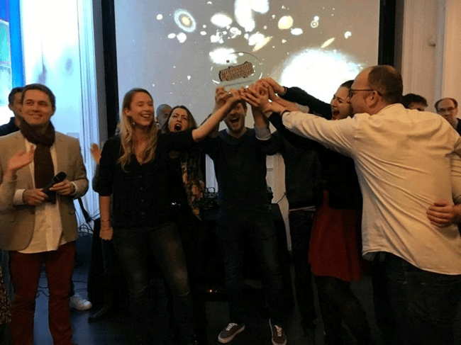 Team EFFICOM Lille et le trophée #REINVENTETABANQUE