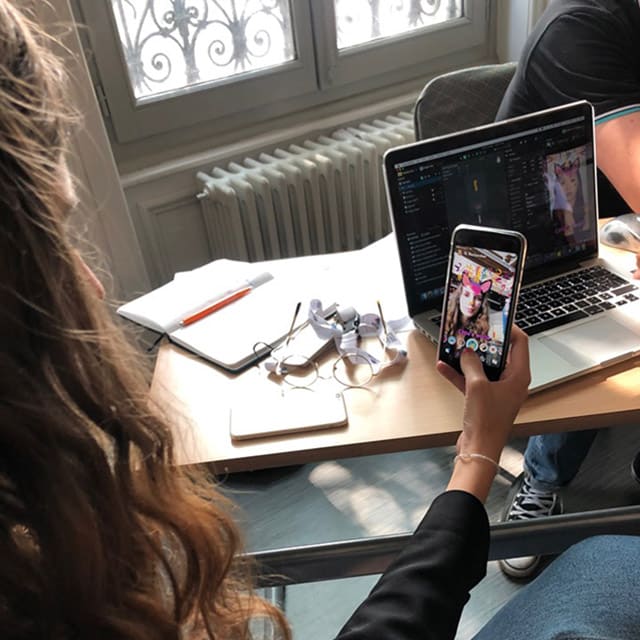 Les étudiants en communication créent leur filtre Snapchat